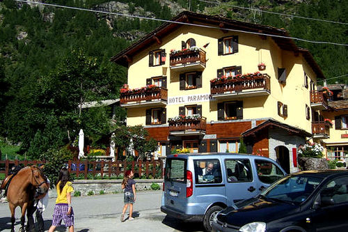 Hotel Ristorante Paramont Baulen Exteriör bild